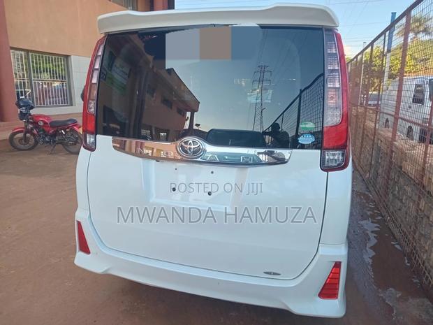 Toyota Noah 2016 White