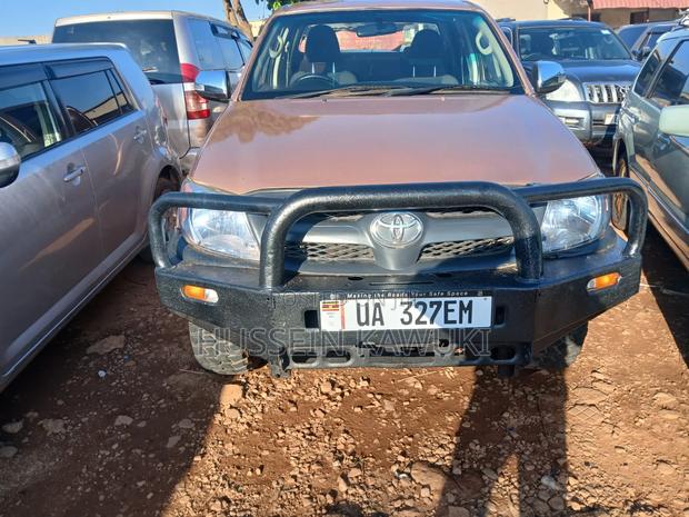 Toyota Hilux 2.5 Cab 2005 Gold