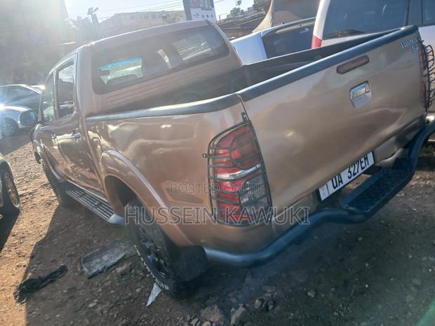 Toyota Hilux 2.5 Cab 2005 Gold