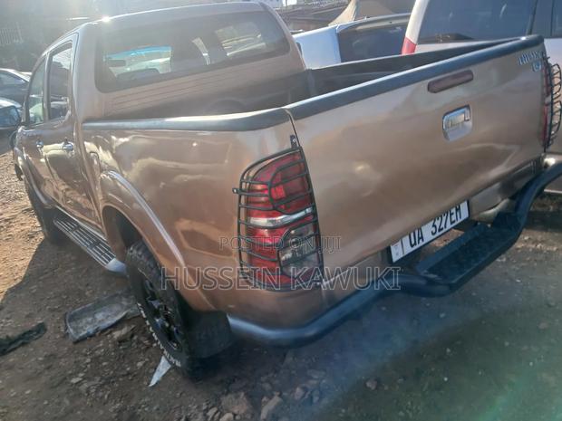Toyota Hilux 2.5 Cab 2005 Gold