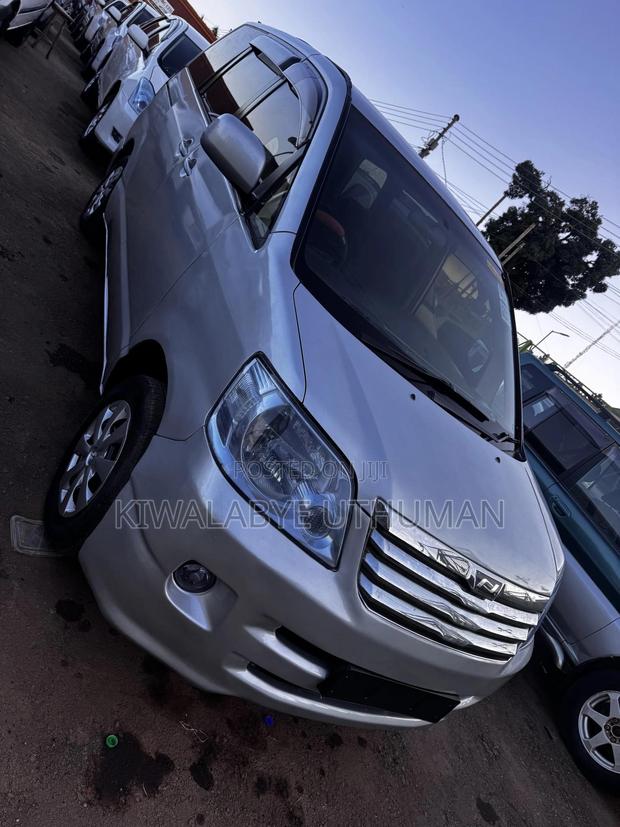 Toyota Noah 2004 Silver
