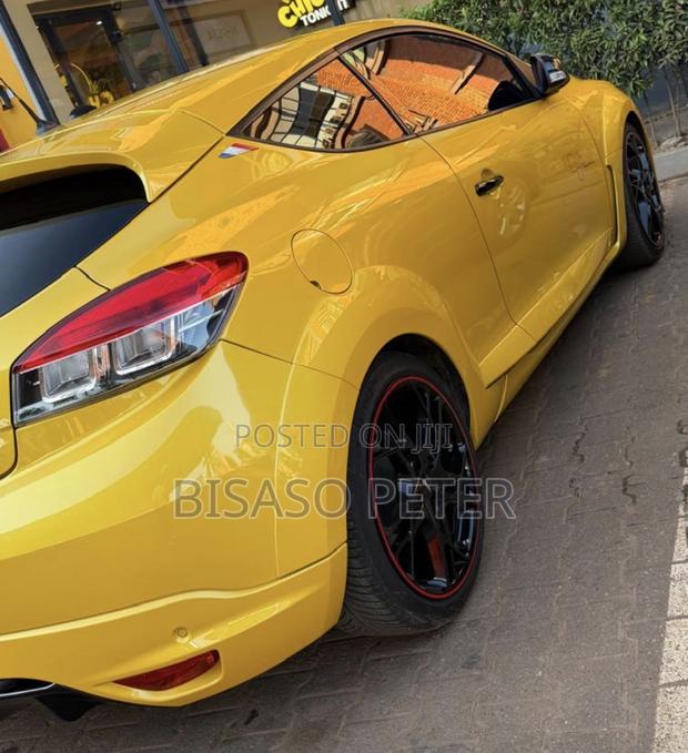 Renault Megane 2015 Yellow