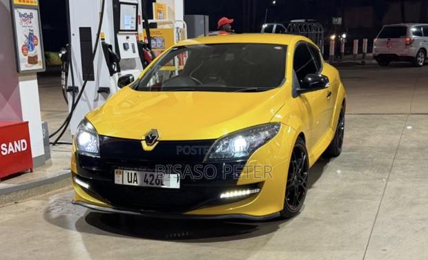 Renault Megane 2015 Yellow