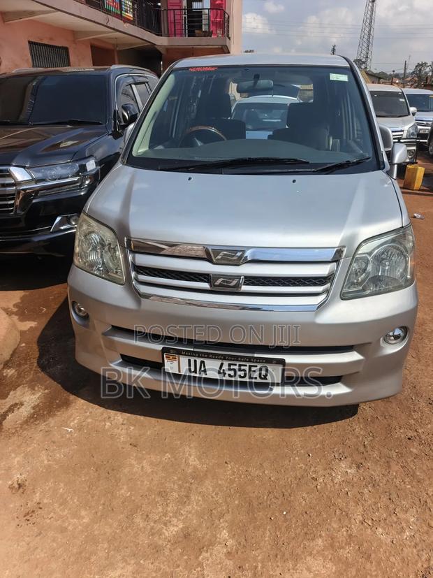 Toyota Noah 2003 Silver