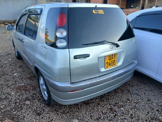 Toyota Raum 1999 Silver