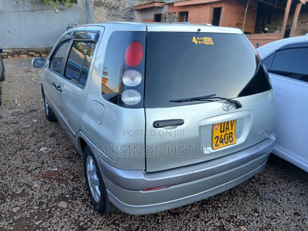 Toyota Raum 1999 Silver