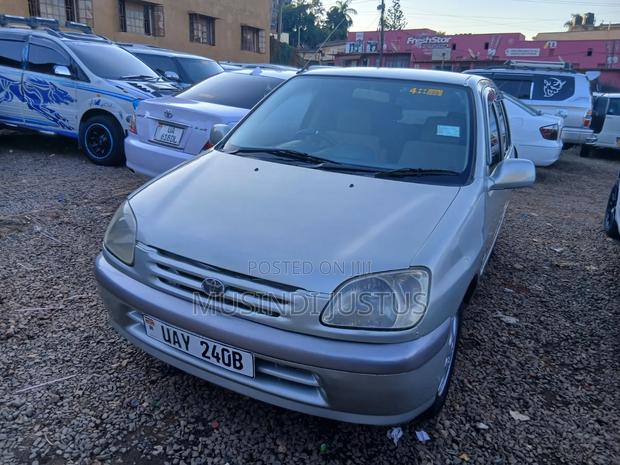 Toyota Raum 1999 Silver