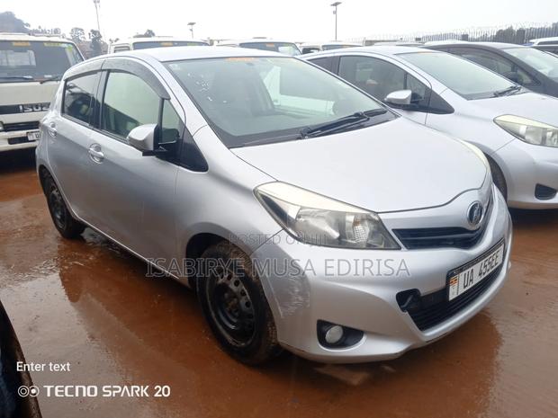 Toyota Vitz 2014 Silver