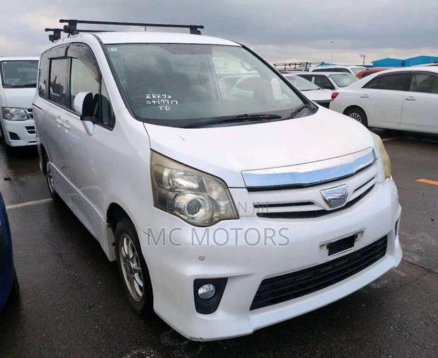Toyota Noah 2012 White