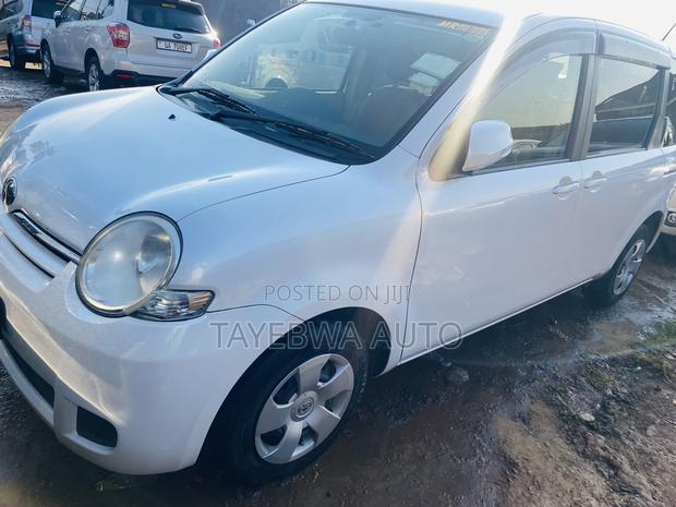 Toyota Sienta 1.5 FWD 2010