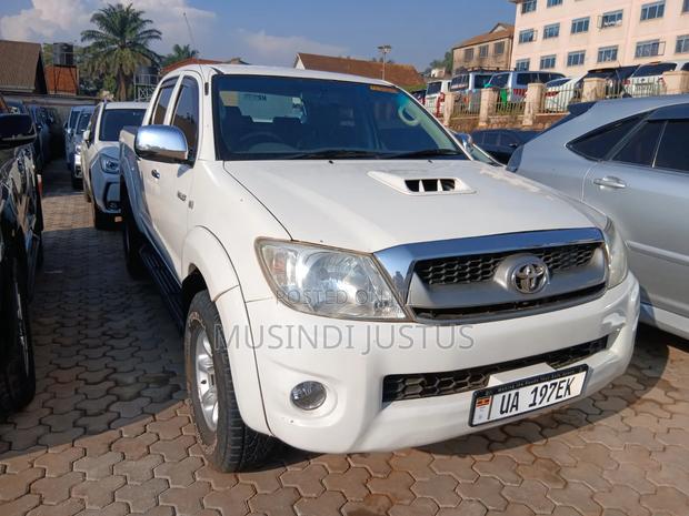 Toyota Hilux 2015 White