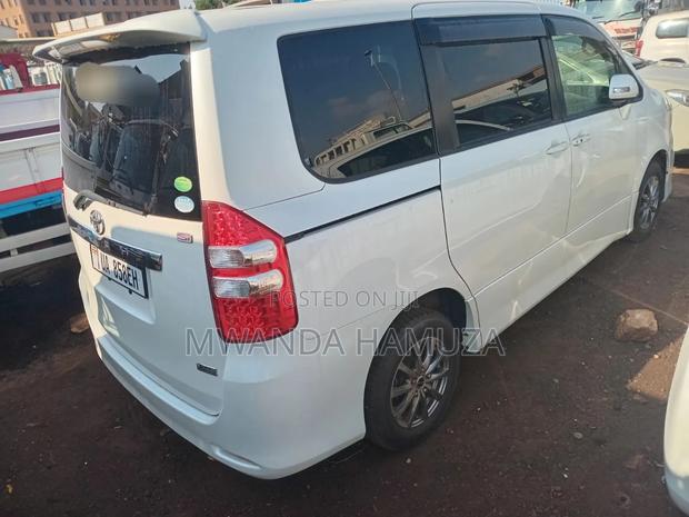 Toyota Noah 2012 White