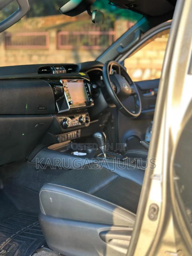 Toyota Hilux 2022 Gray
