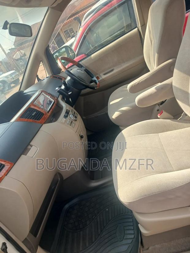 Toyota Noah 2004 White