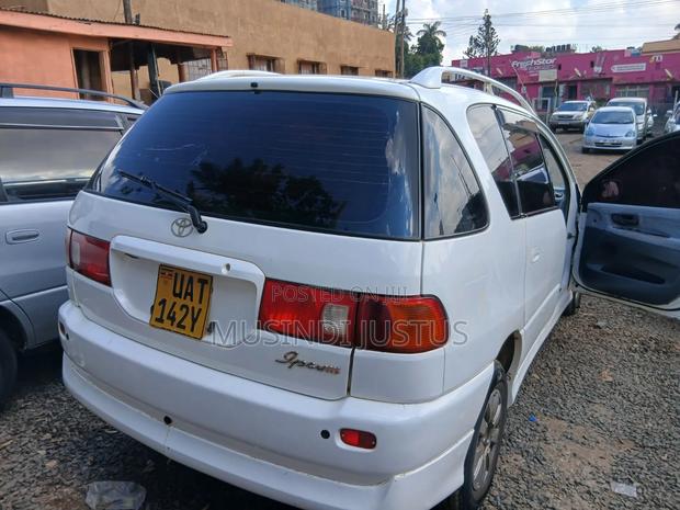 Toyota Ipsum 1999 White