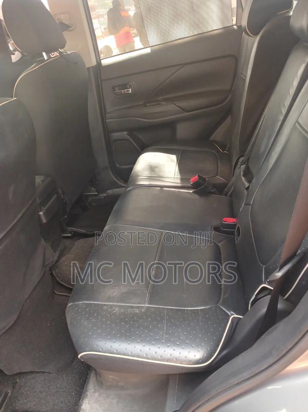 Mitsubishi Outlander 2016 Gray