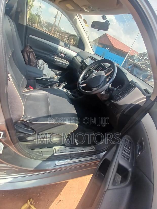 Mitsubishi Outlander 2016 Gray