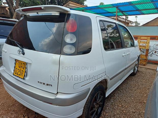 Toyota Raum 1999 White