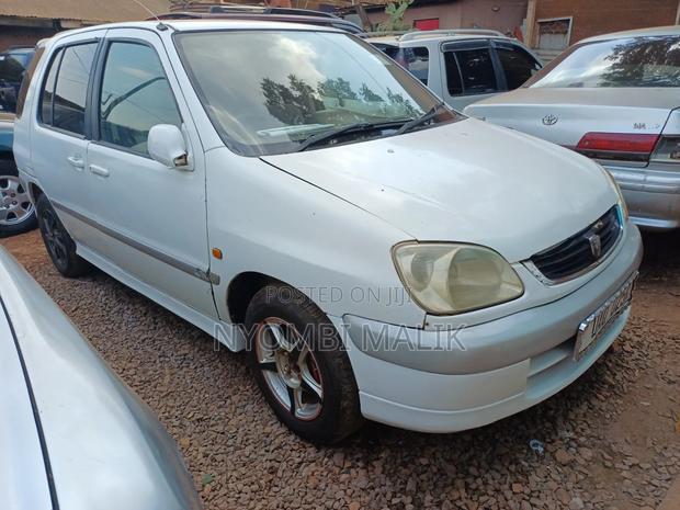 Toyota Raum 1999 White
