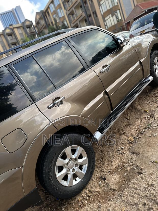 Mitsubishi Pajero 2008 Gold