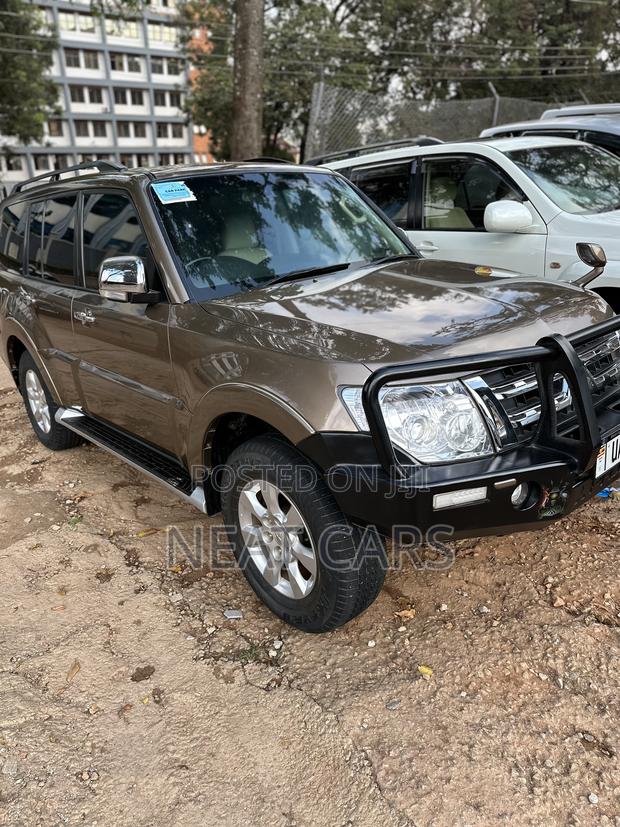 Mitsubishi Pajero 2008 Gold