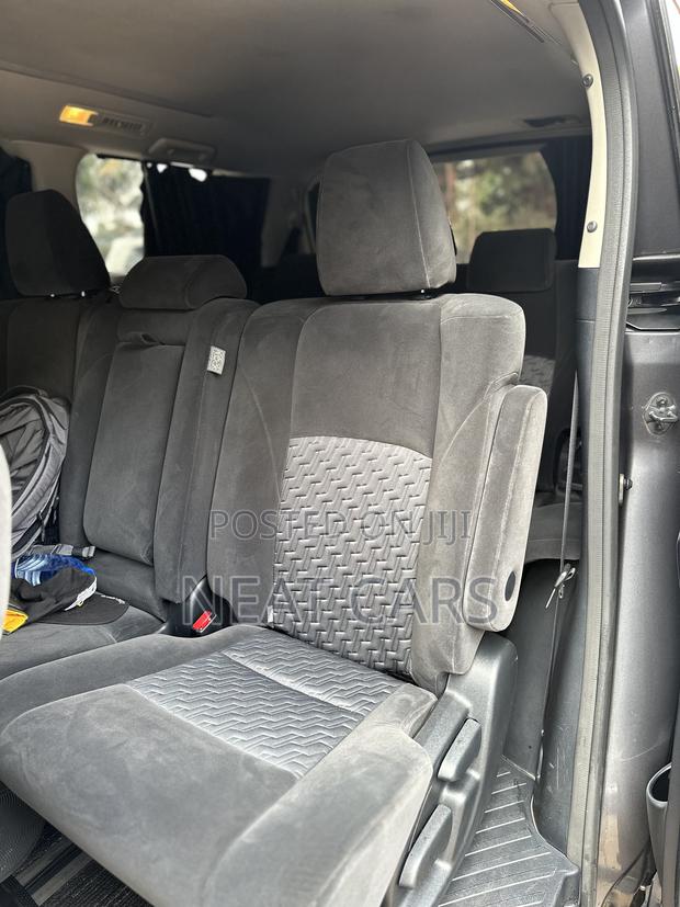 Toyota Alphard 2017 Gold