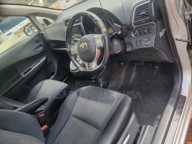 Toyota Ractis 2008 Silver