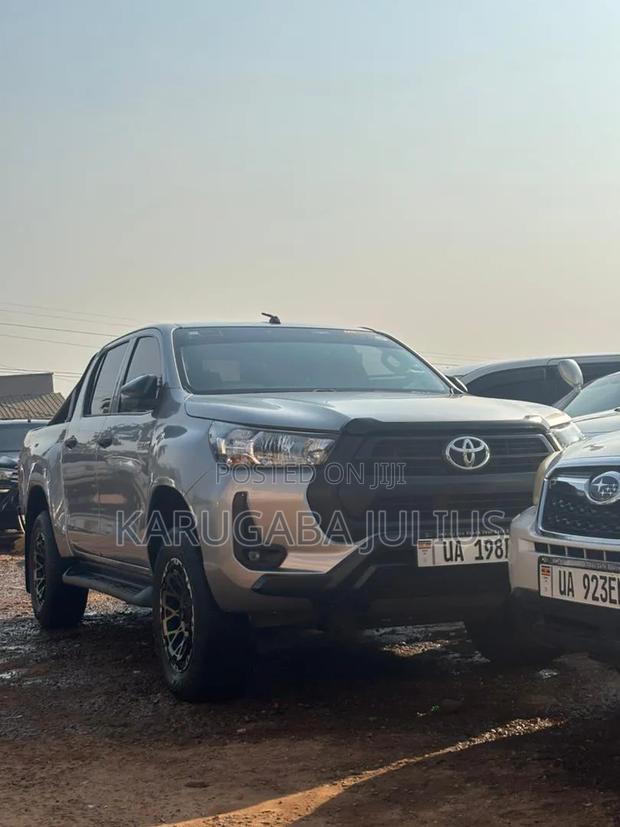 Toyota Hilux 2022 Silver