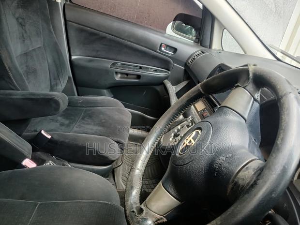 Toyota Wish 2005 Silver