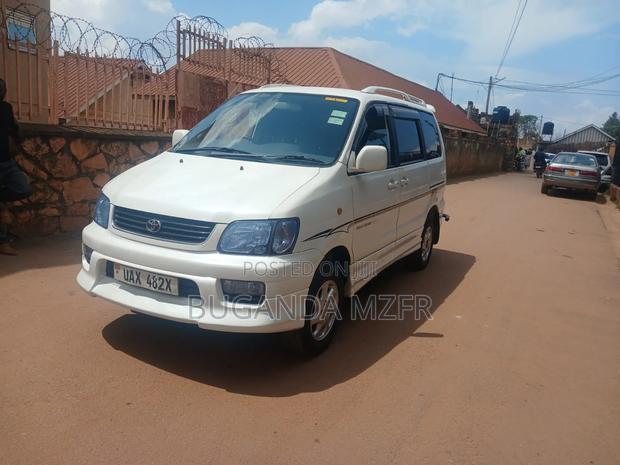 Toyota Noah 2002 White
