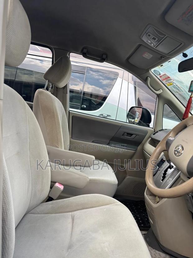 Toyota Noah 2010 White