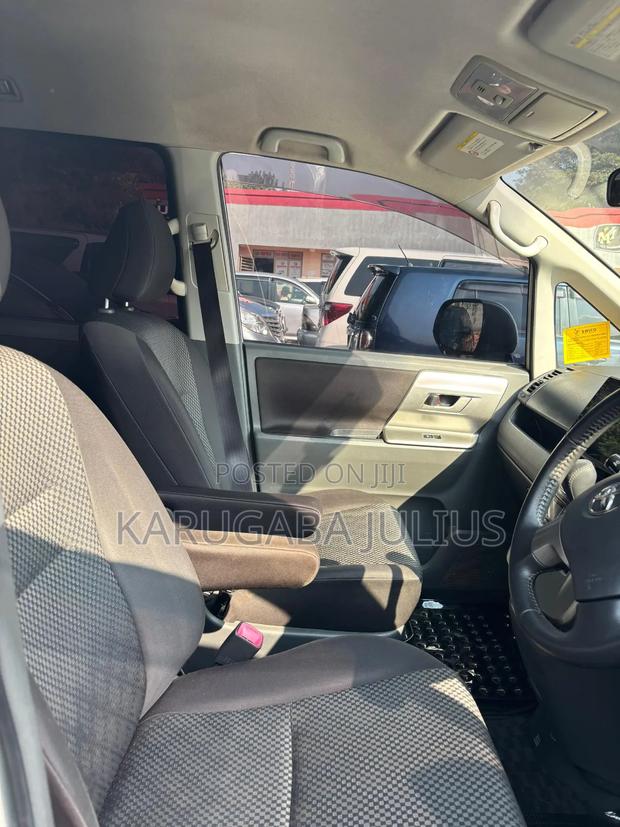 Toyota Noah 2010 White