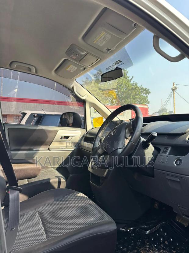 Toyota Noah 2010 White