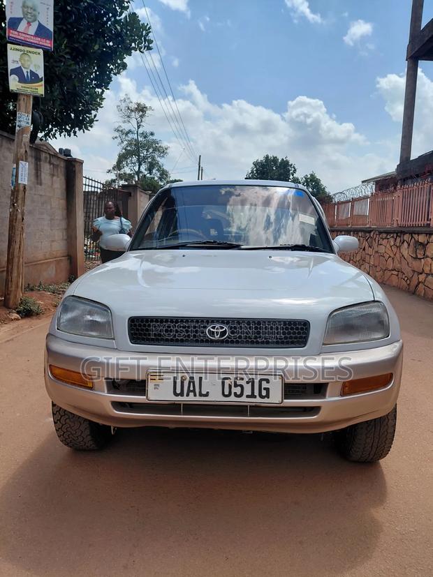 Toyota RAV4 1999 White