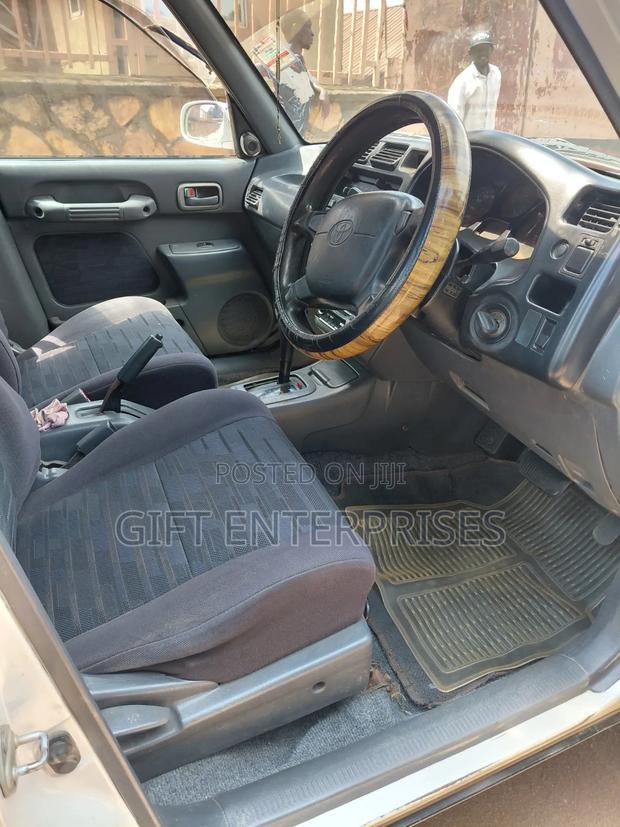 Toyota RAV4 1999 White