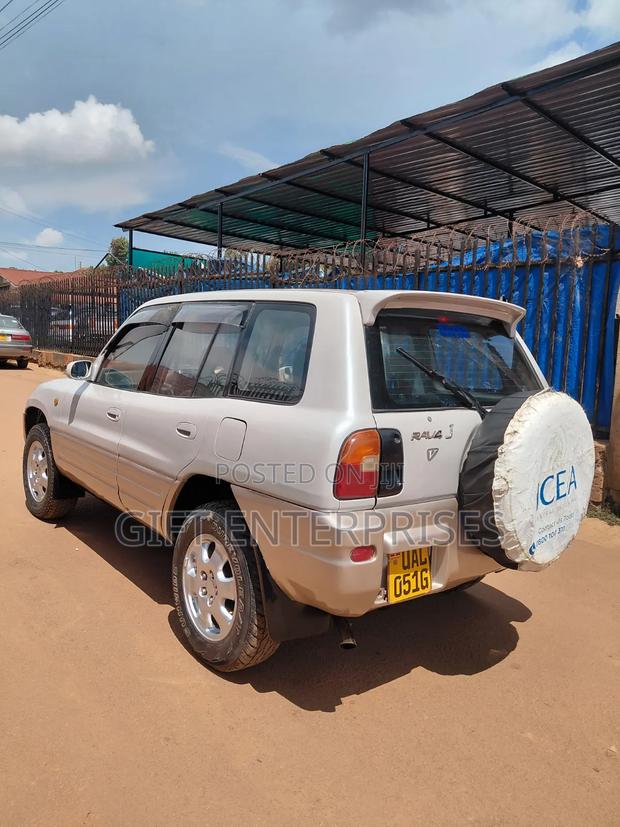 Toyota RAV4 1999 White