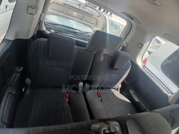 Toyota Noah 2012 Purple