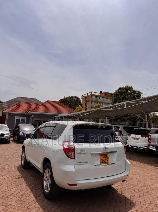 Toyota Vanguard 2009 White