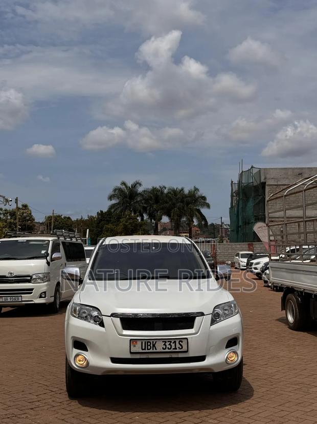 Toyota Vanguard 2009 White