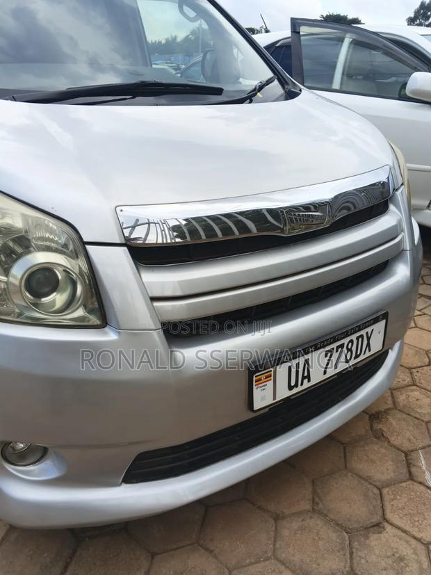 Toyota Noah 2009 Silver