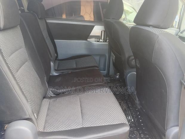 Toyota Noah 2009 Silver