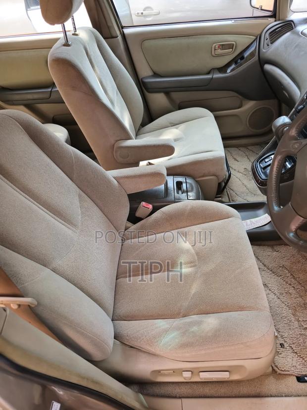 Toyota Harrier 2002