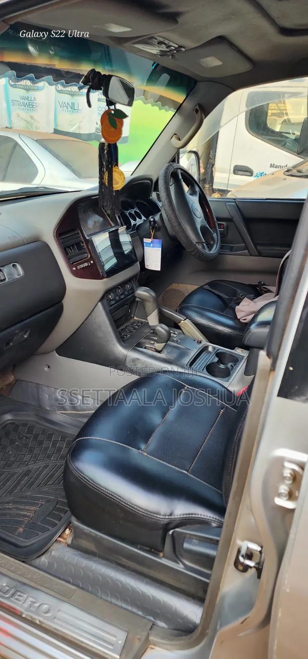 Mitsubishi Pajero 2001 Silver