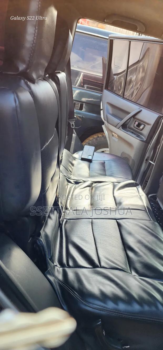 Mitsubishi Pajero 2001 Silver