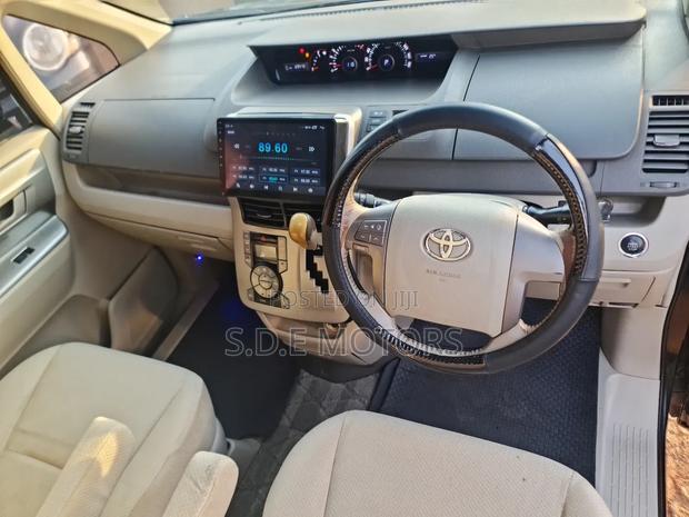 Toyota Noah 2009 Black