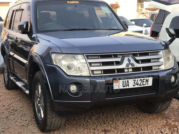 Mitsubishi Pajero 2009 Gray