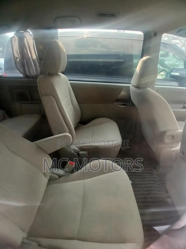 Toyota Noah 2.0 143hp AWD (7 Seater) 2013 White