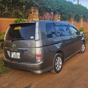 Toyota ISIS 2013 Gray for sale