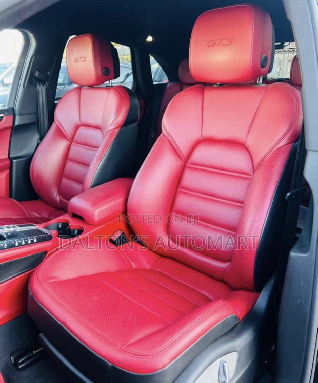 Porsche Macan GTS 2017 Blue