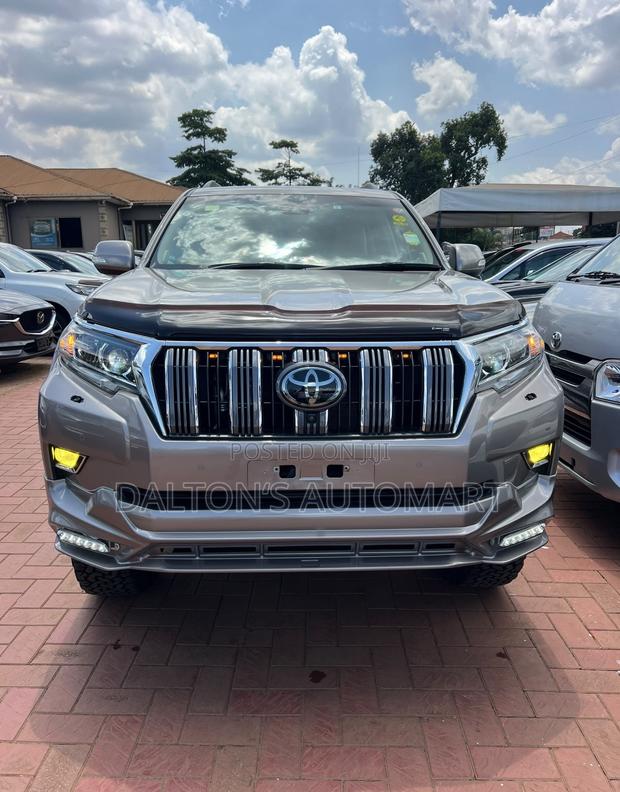 Toyota Land Cruiser Prado 2.8 2023 Gray